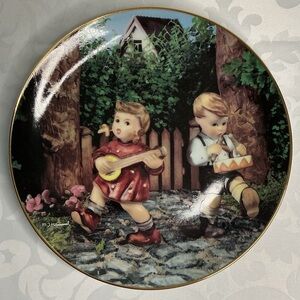 M.J. HUMMEL PLATE “PRIVATE PARADE”